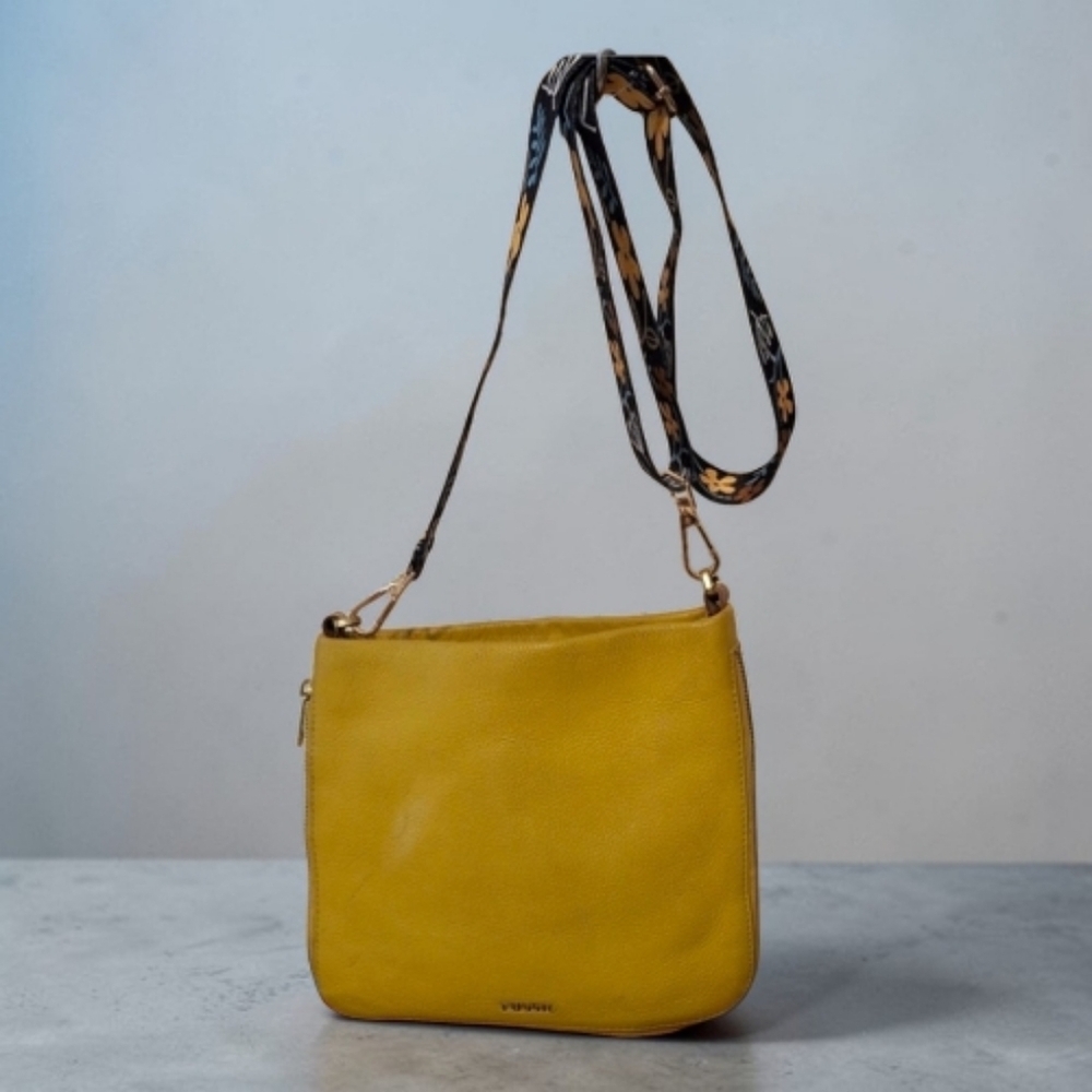Fossil Vintage yellow pebbled leather crossbody bag chain strap 9.5 x 8.5